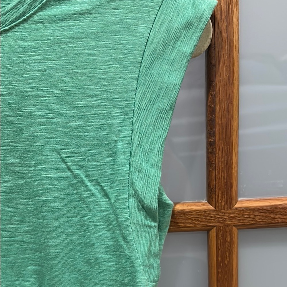 White House Black Market Green Fitted Ruched Muscle Tee​​​ - Picture 4 of 9